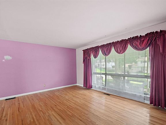 4th image of 12480 Parkwood Ln