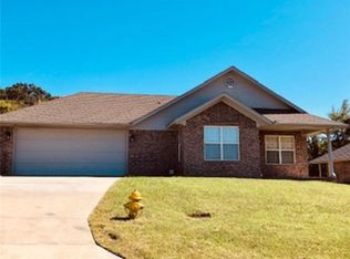 1918 Green Meadow Dr, Van Buren, AR 72956
