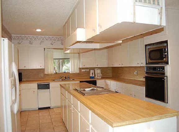 3214 Chris Drive - Kitchen