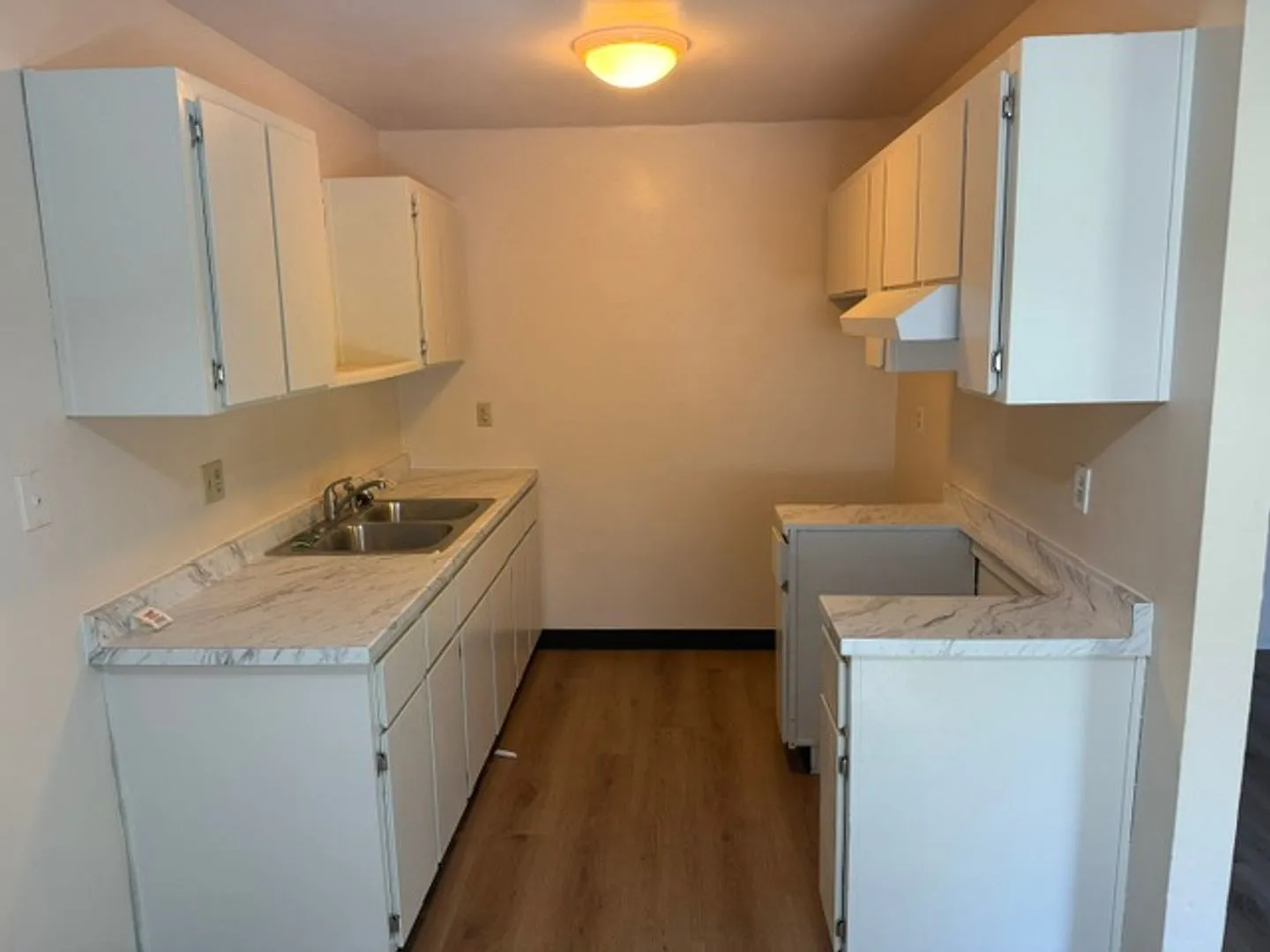 1835 Robin Ln — Photo 4