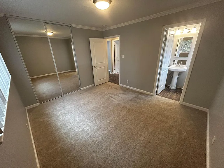 22 Coleman Pl #11 — Photo 9