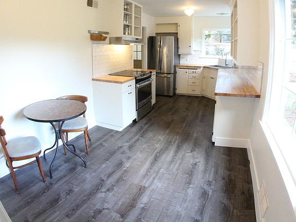 Kitchen with eat-in area