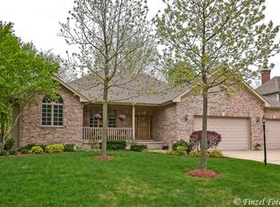 8711 Shade Tree Cir, Crystal Lake, IL 60014