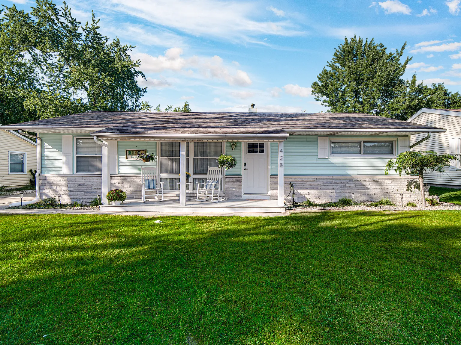 4 bed, $4,000 — Photo 2