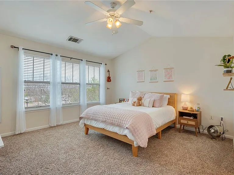 1725 Harvey Mitchell Pkwy S #1433 — Photo 8