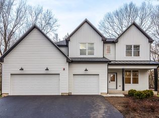 1760 Sunnyview Rd, Libertyville, IL 60048