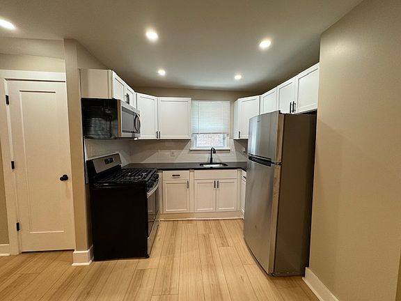 Shaker cabinets and Quartz countertops