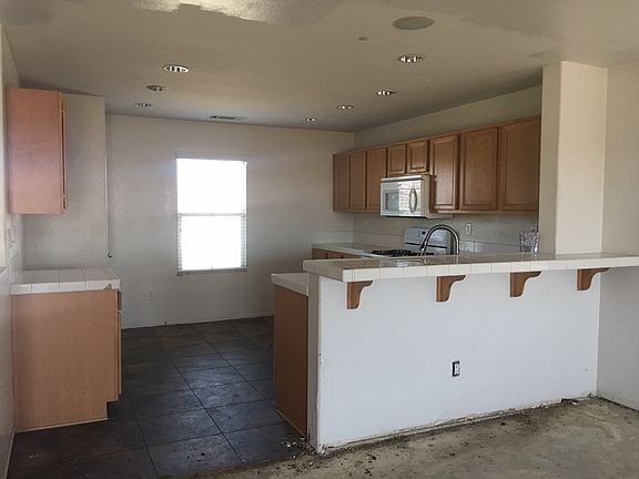 2nd image of 44616 Avenida Linda