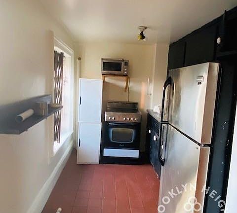 5th image of 154 Montague St #Top