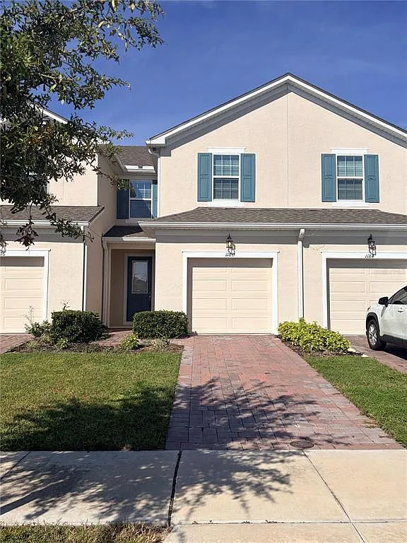 3 bed, 2.5 bath, 1585 sqft, $2,100 — Photo 1