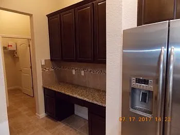 3 bed, 2060 sqft, $2,150 — Photo 4