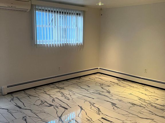 3rd image of 1013 Wilcox Ave #1