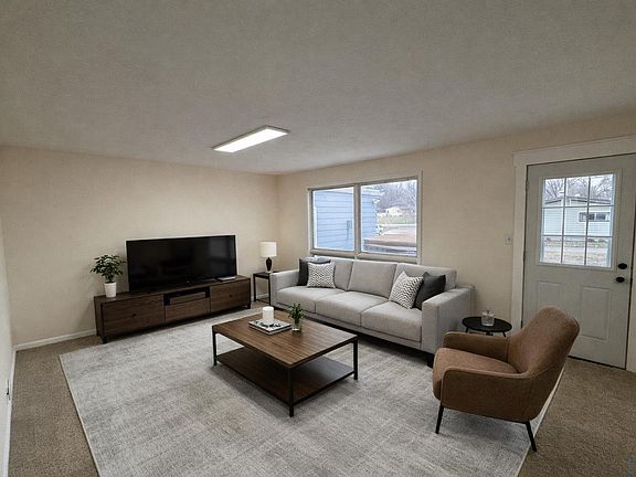 3rd image of 403 Victoria Ct