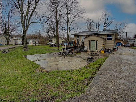 3rd image of 21 Bigelow Dr