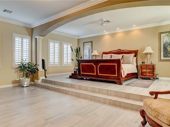 3rd image of 12070 Whitehills St