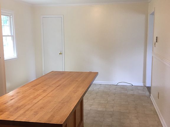 Kitchen breakfast bar & dining room