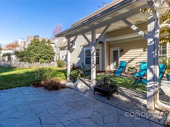 3rd image of 147 Sandreed Dr