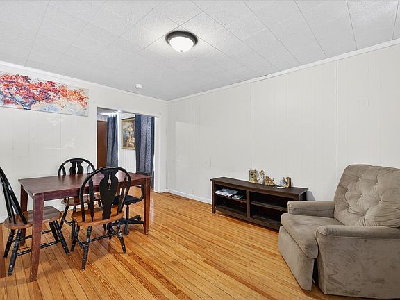 5th image of 927 W 6th St