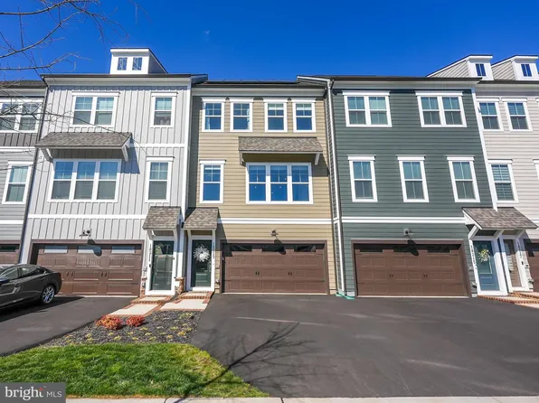 18213 Moss Garden Rd, Dumfries, VA 22026