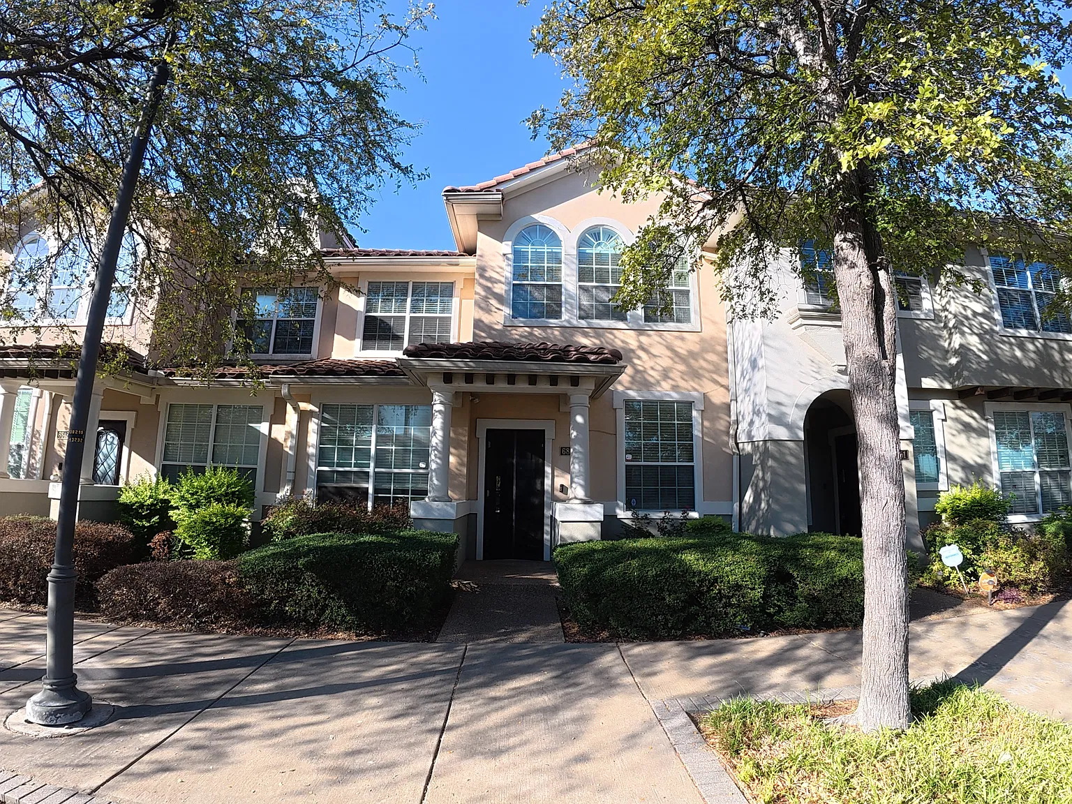 2 bed, 2.5 bath, 1772 sqft, $2,800 — Photo 1