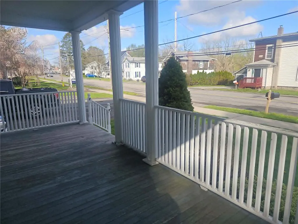 2 bed, 1.0 bath, 2362 sqft, $1,350 — Photo 3