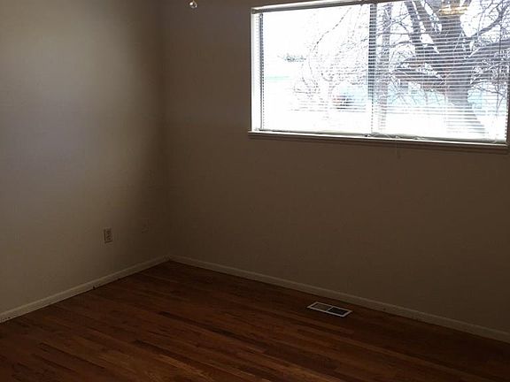 5th image of 3809 Canterbury Ln