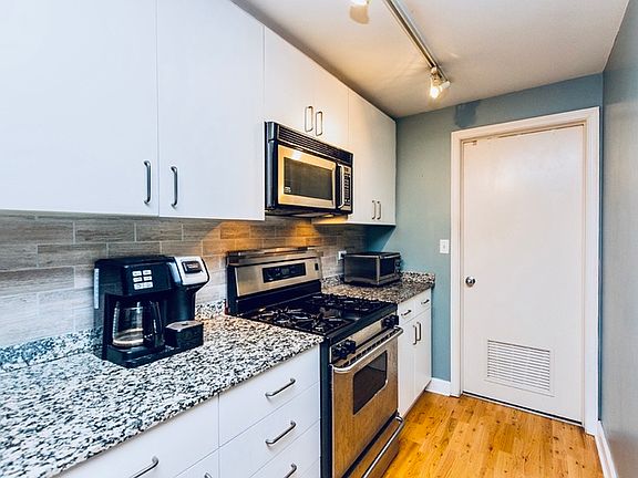 2nd image of 680 N Green St APT 712