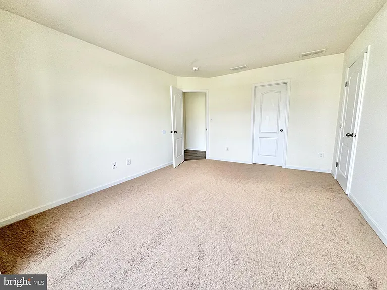 56 Nicholas Dr — Photo 12