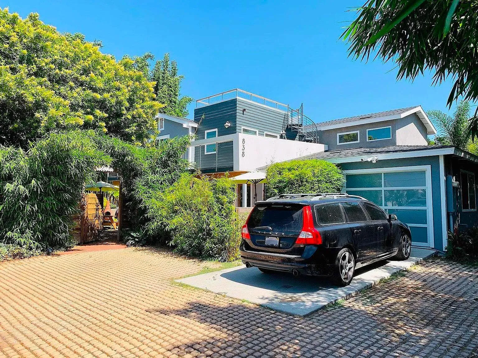 2 bed, 846 sqft, $3,400 — Photo 1