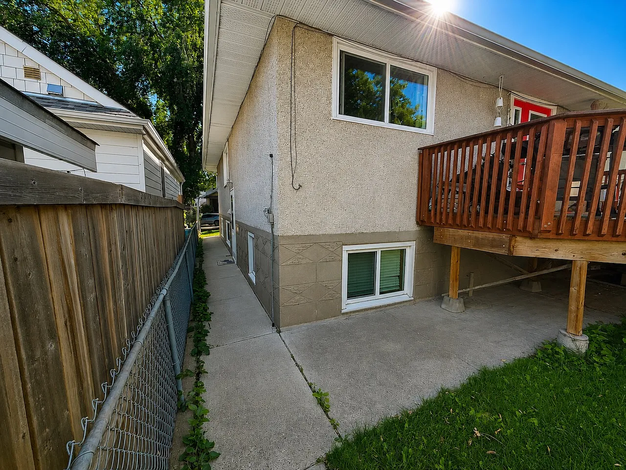 2 Bedroom Suite Strathcona Edmonton — Photo 4