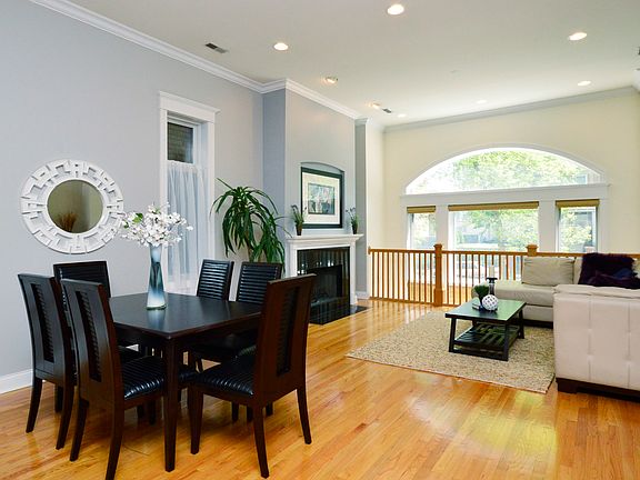 2nd image of 6022 N Kenmore Ave APT 1N