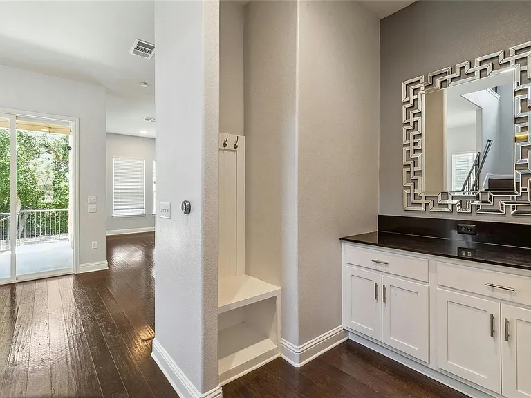 11813 Quintana Cv — Photo 3