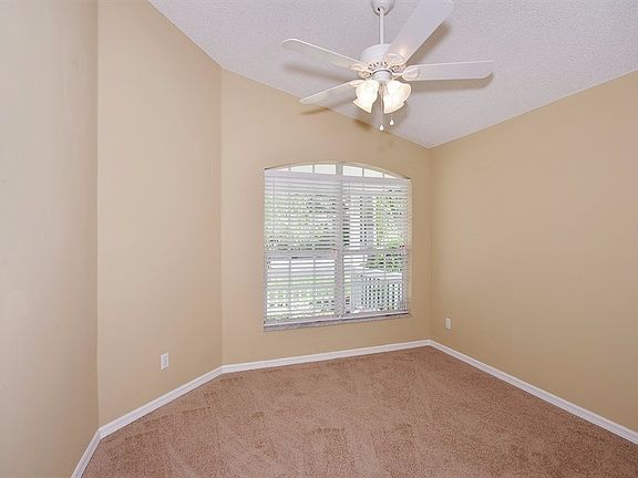 5th image of 1049 Royal Oaks Dr