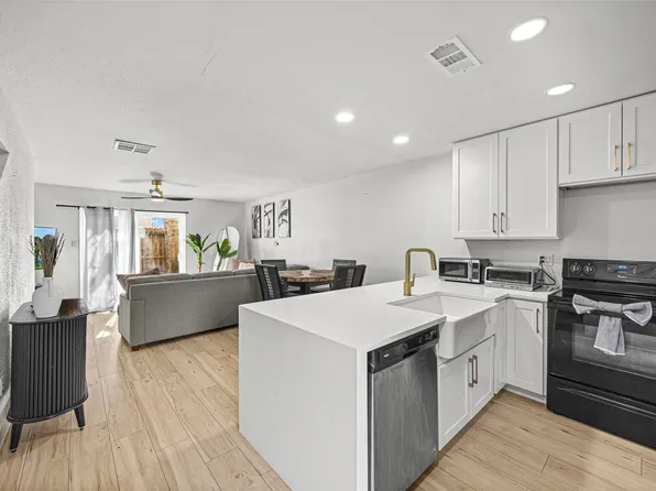 11000 Kinghurst Dr Unit 187, Houston, TX 77099