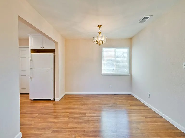 1425 Sunshadow Ln — Photo 11