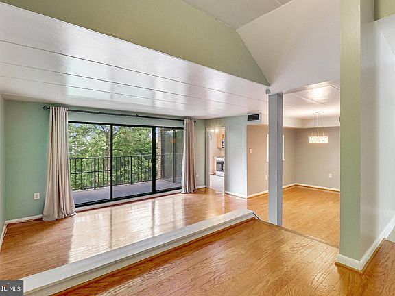 2nd image of 108 Roberts Ln APT 201