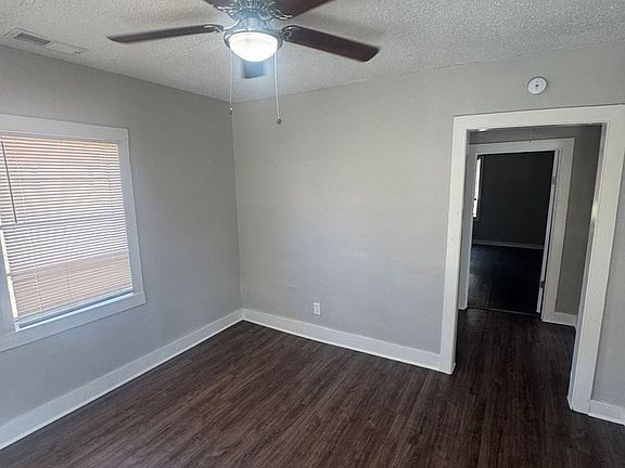 3rd image of 1558 Tayner St