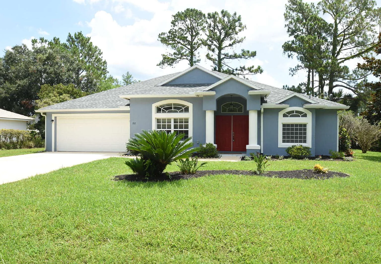 3 bed, 2.0 bath, 1928 sqft, $2,000 — Photo 1