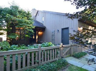 1 Sky Ridge Dr, Rochester, NY 14625