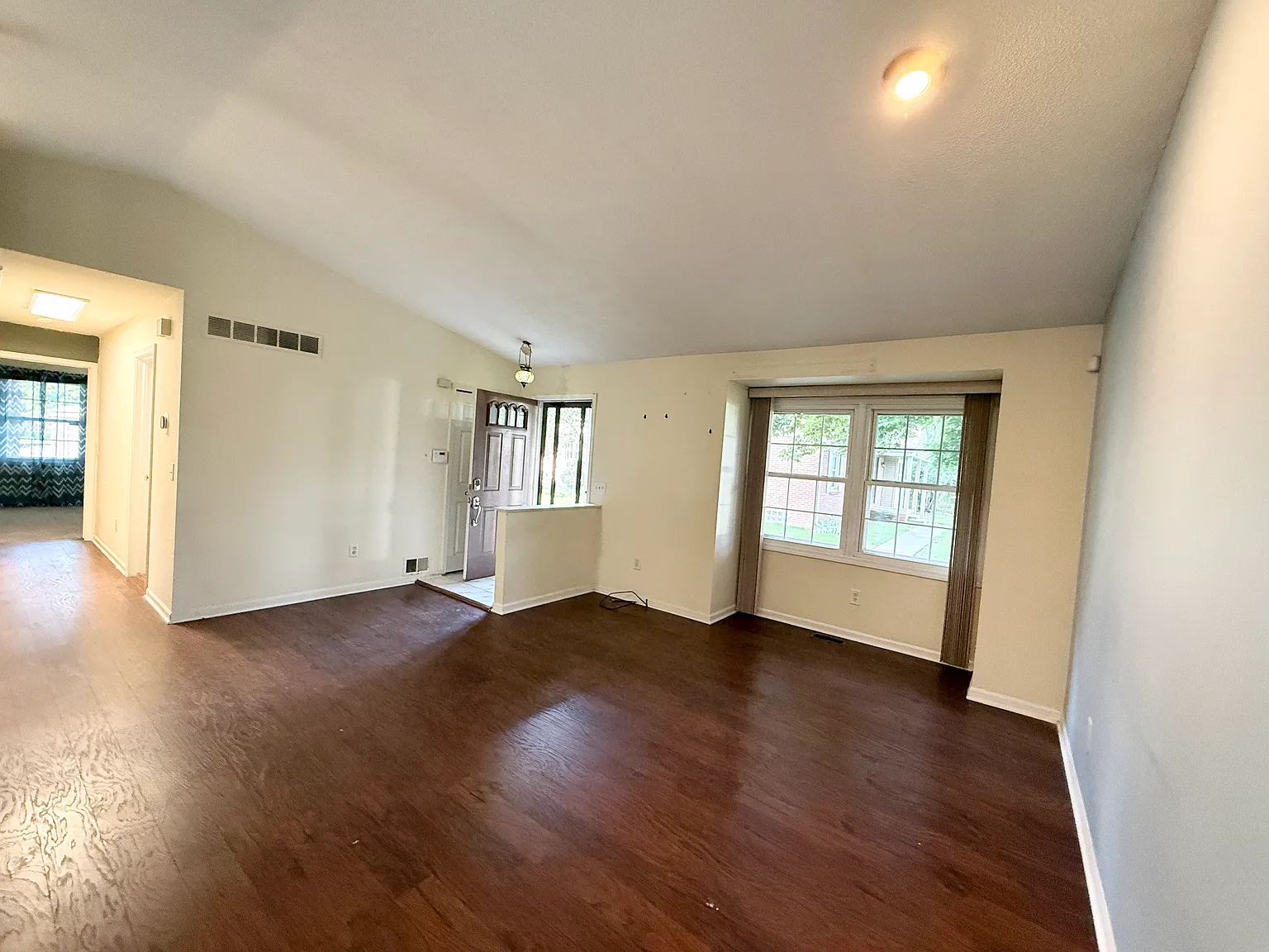 3 bed, 2050 sqft, $1,800 — Photo 4