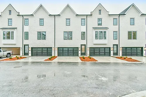 372 Clark Xing Photo 1