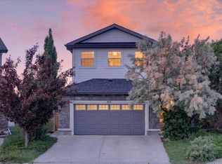 13 NW Covepark Bay NE, Calgary, AB T3K 6K8