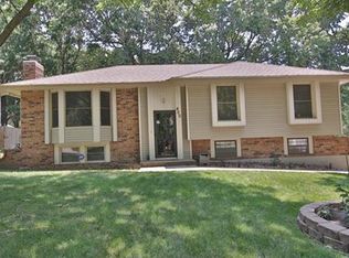 400 NE Stonewall Dr, Blue Springs, MO 64014
