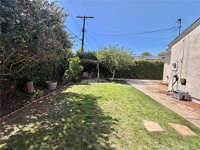7619 Midfield Ave — Photo 14