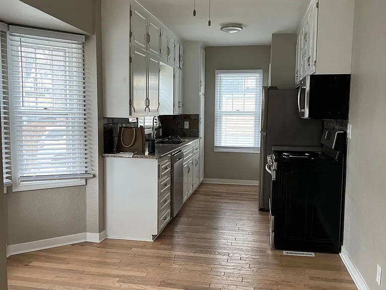 6235 Pierce St — Photo 4