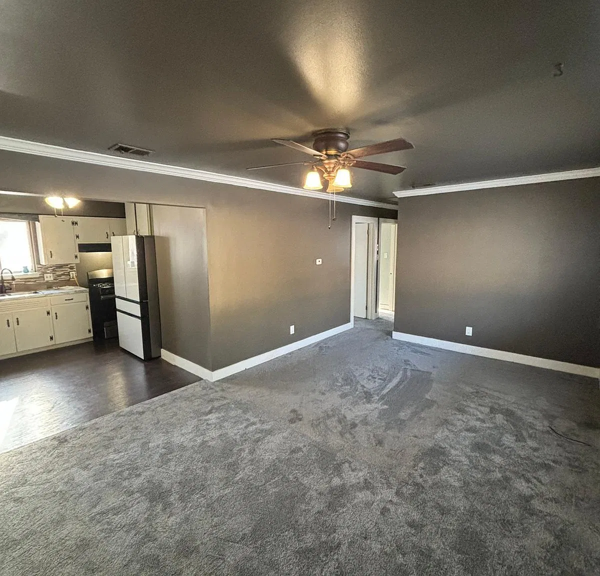 3 bed, 888 sqft, $1,075 — Photo 1