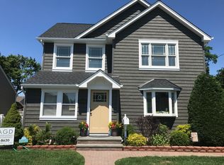 52 Walnut Ave E, Farmingdale, NY 11735