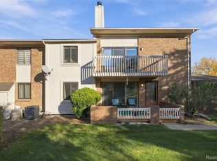 6646 Maple Lakes Dr, West Bloomfield, MI 48322