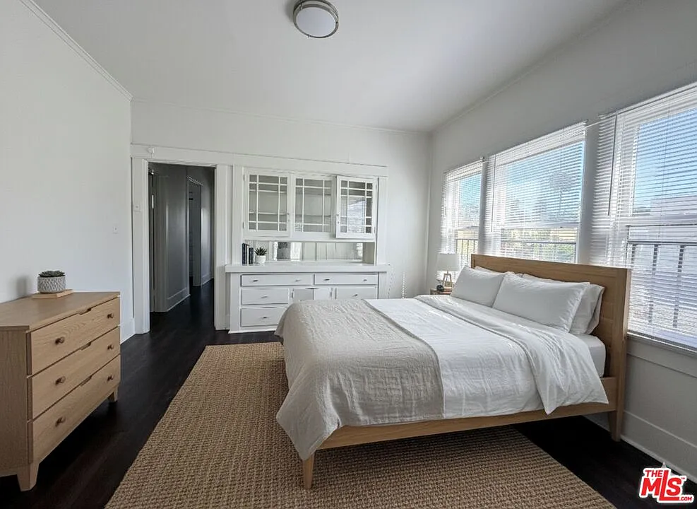 2 bed, 2.0 bath, 900 sqft, $2,150 — Photo 3