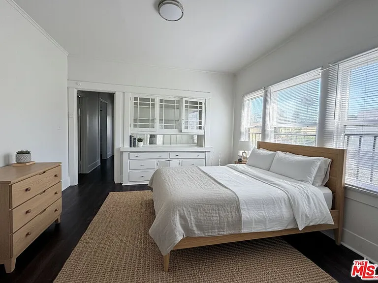2142 S Oak St — Photo 3